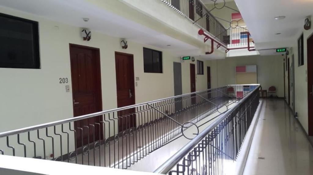 Time Travellers Hotel Manila Exterior photo