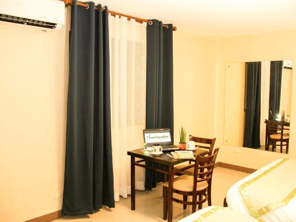 Time Travellers Hotel Manila Exterior photo