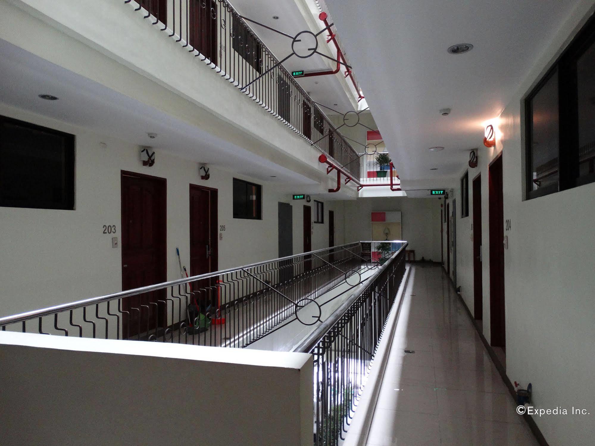 Time Travellers Hotel Manila Exterior photo