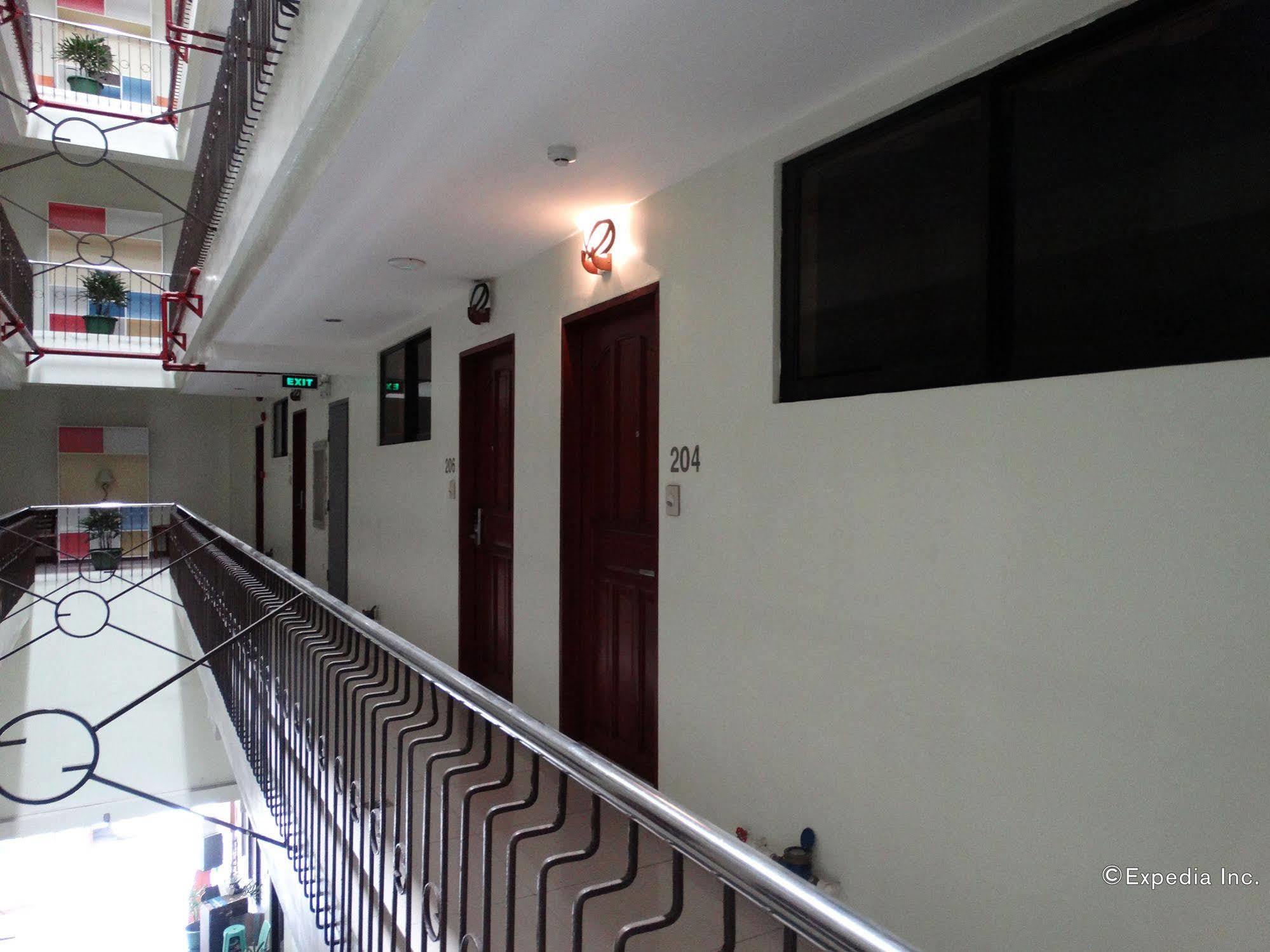 Time Travellers Hotel Manila Exterior photo