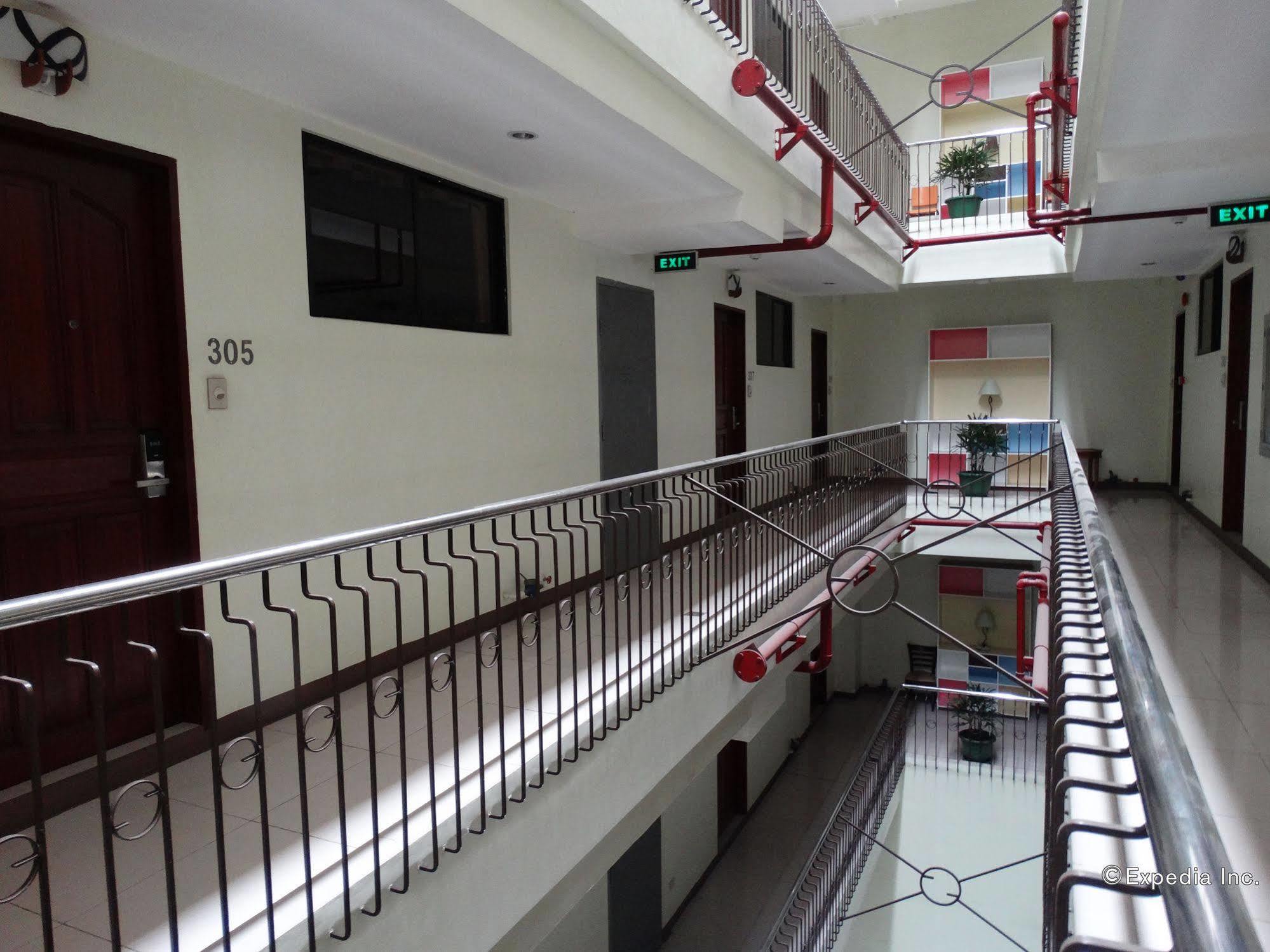 Time Travellers Hotel Manila Exterior photo